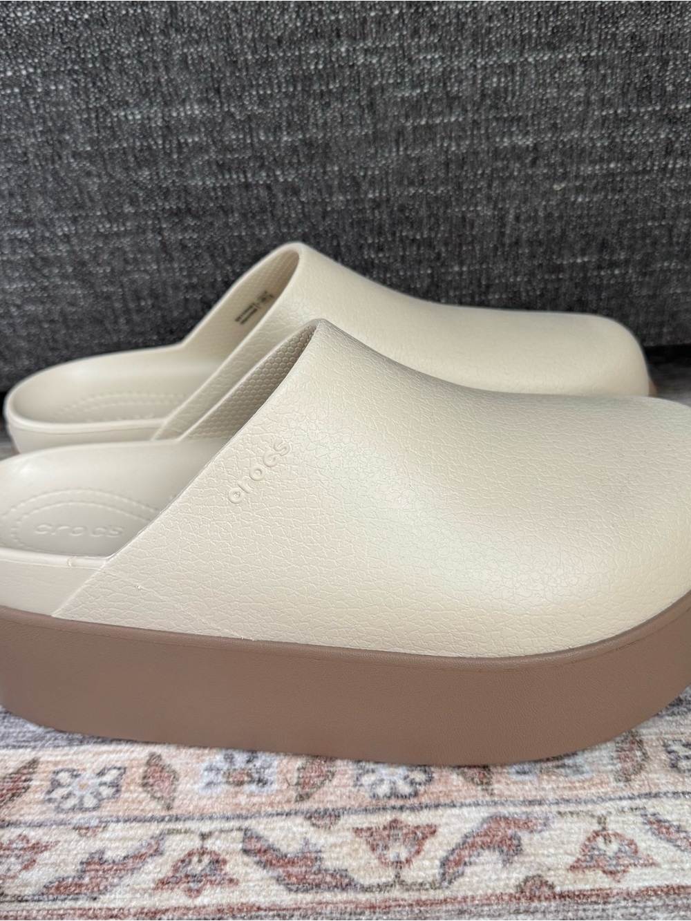 New CROCS Dylan Platform Clogs size 9